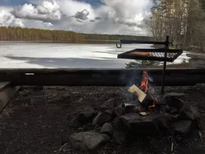 Elamonjärvi lean-to fire place